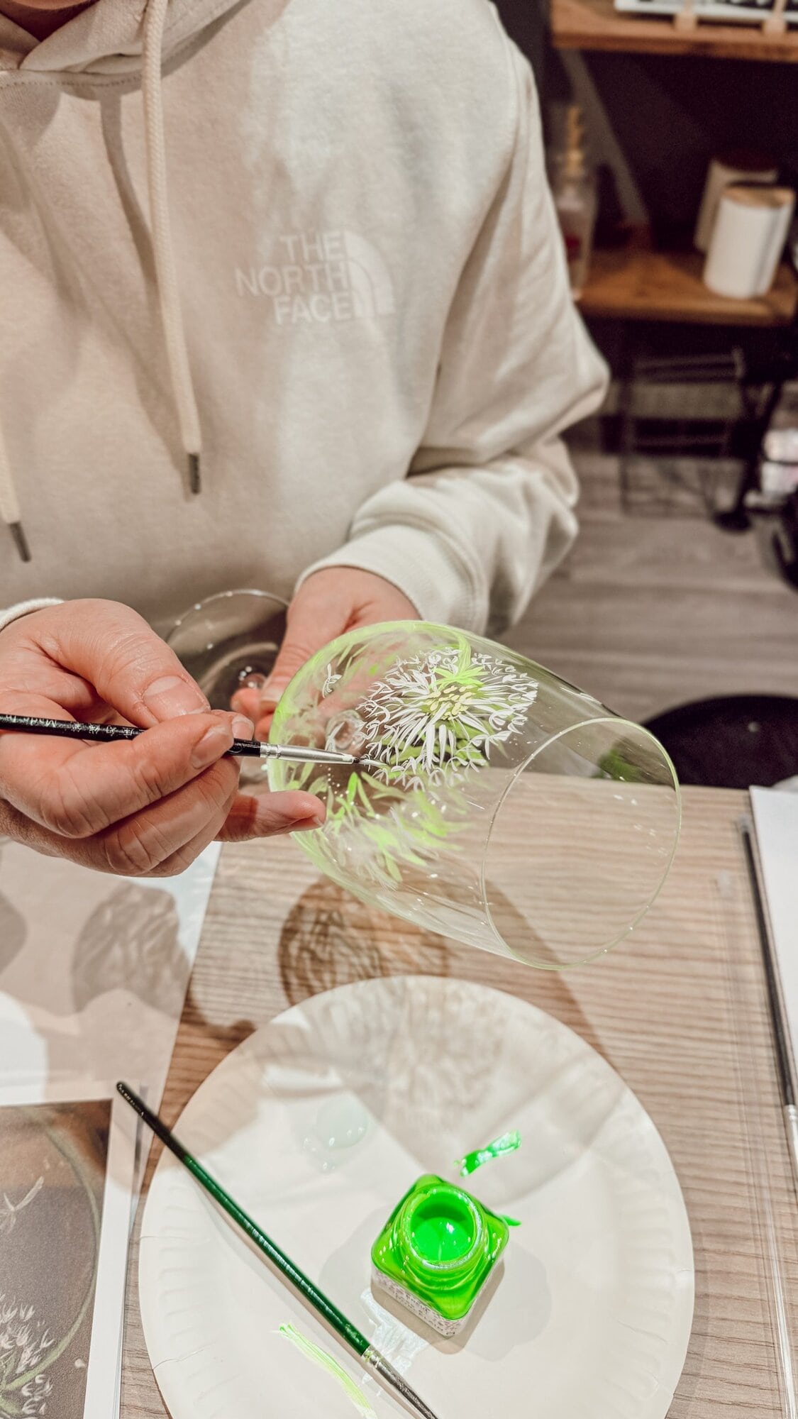 Weinglas bemalen DIY Workshop Kreativstudio Düsseldorf Glasgestaltung mit Farbe