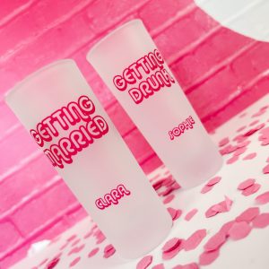 Personalisierte Schnapsgläser zum JGA