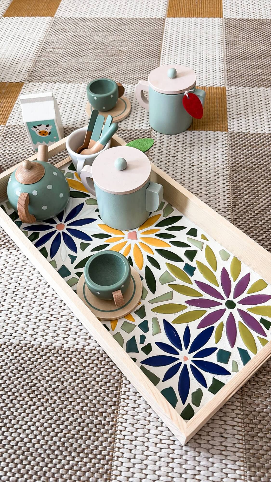 Mosaik Tablett mit Blumenmuster als Deko DIY Kreativstudio personalisiert