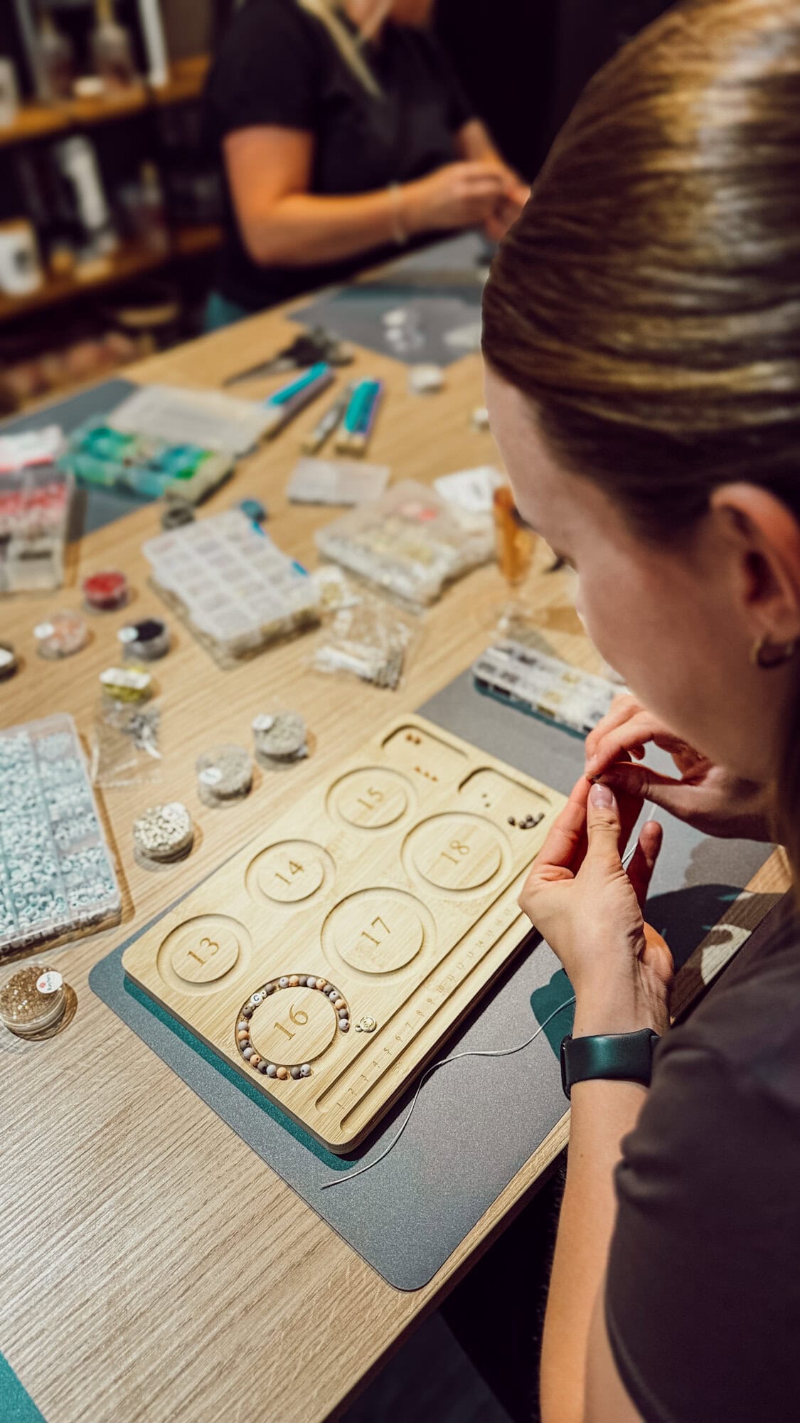 Perlen Workshop Armband fädeln DIY Schmuck herstellen Kreativstudio Düsseldorf