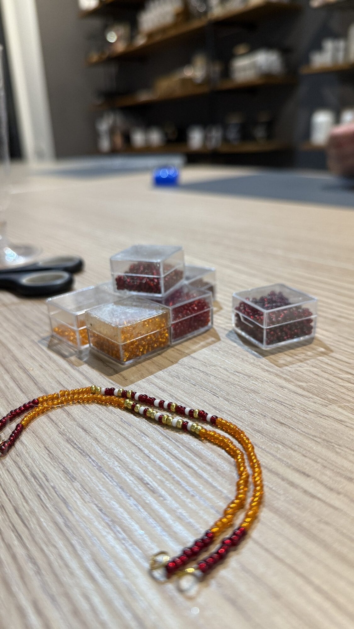 Perlen Armband DIY Schmuck Workshop Materialien Perlenbox Kreativstudio Düsseldorf