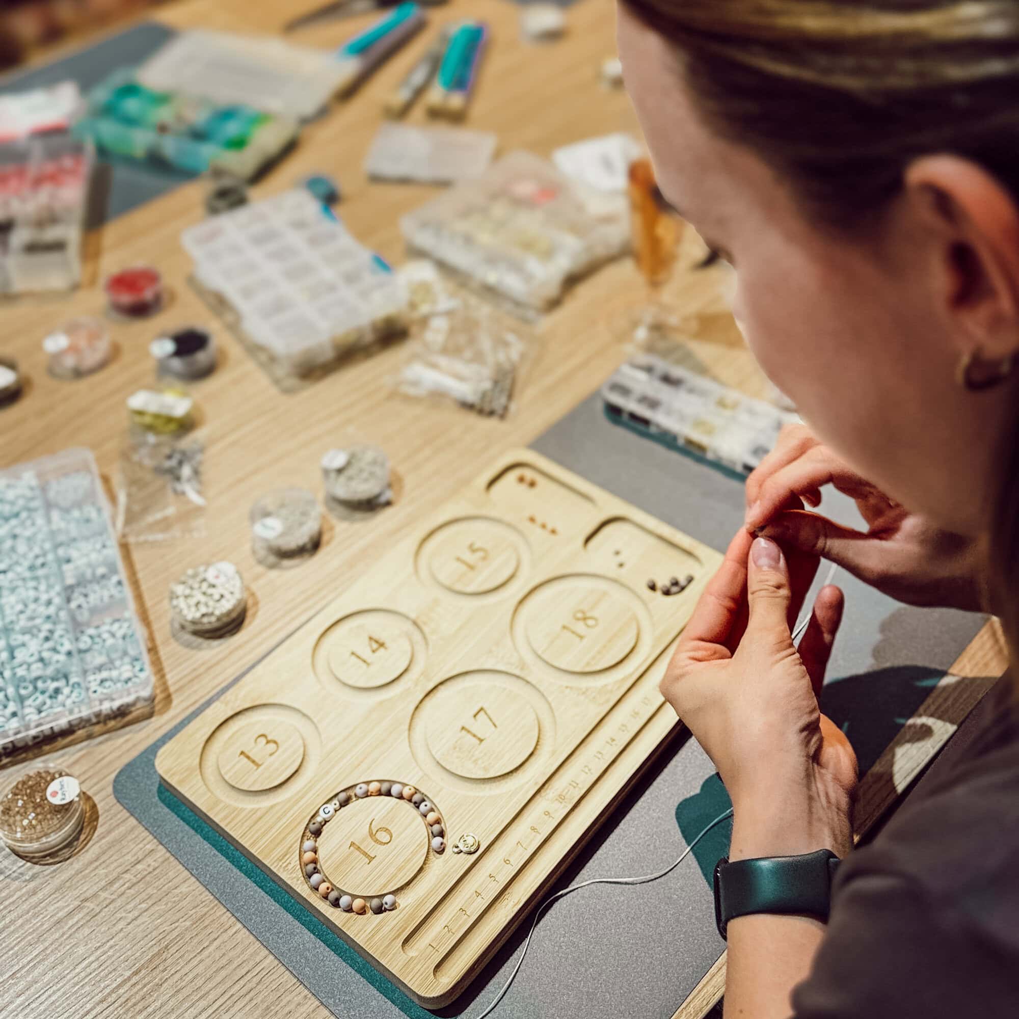 Perlen Armband Workshop DIY Schmuck fädeln Anleitung Kreativstudio Düsseldorf