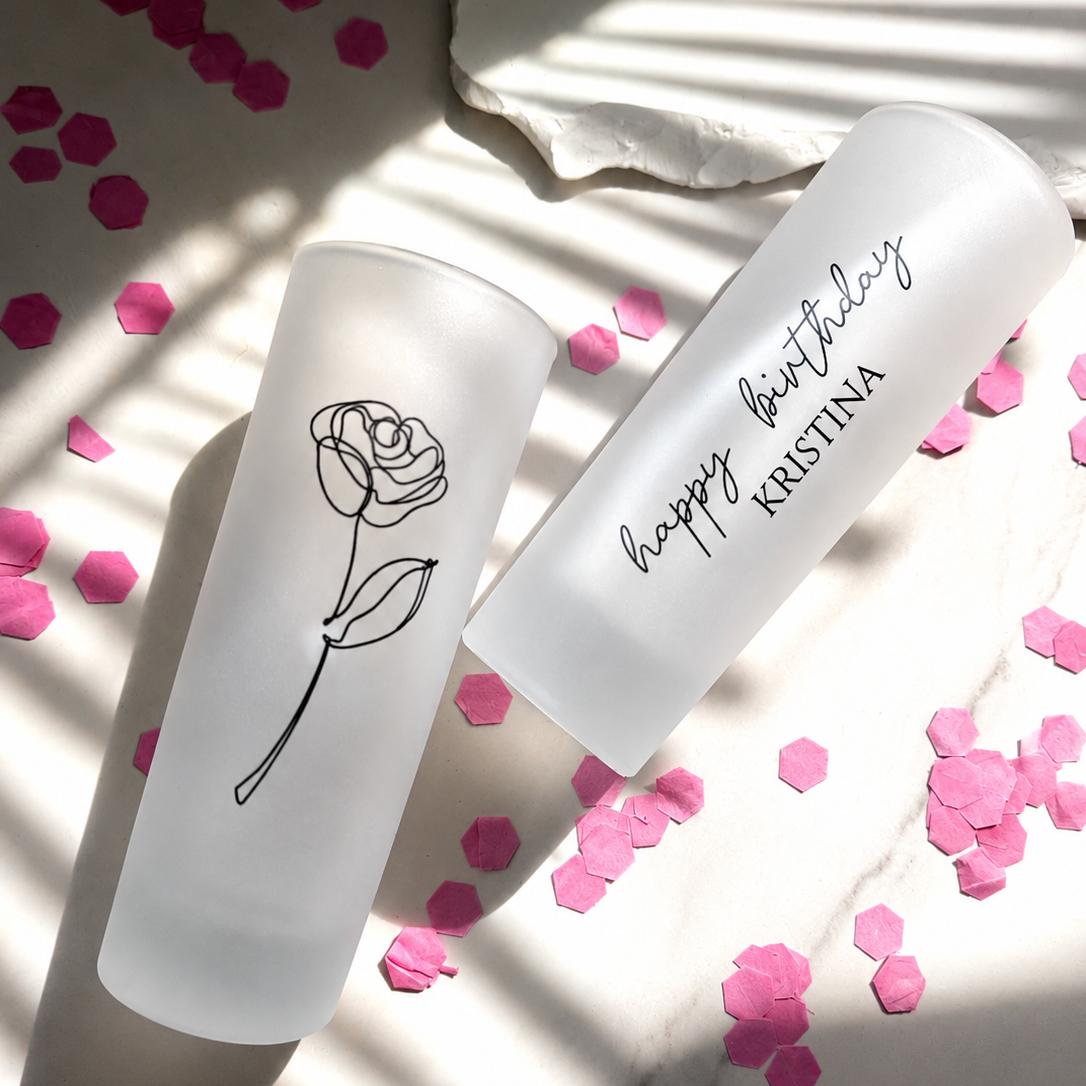 Personalisiertes satiniertes Geburtstagsglas mit Name Kristina und Rosenmotiv
