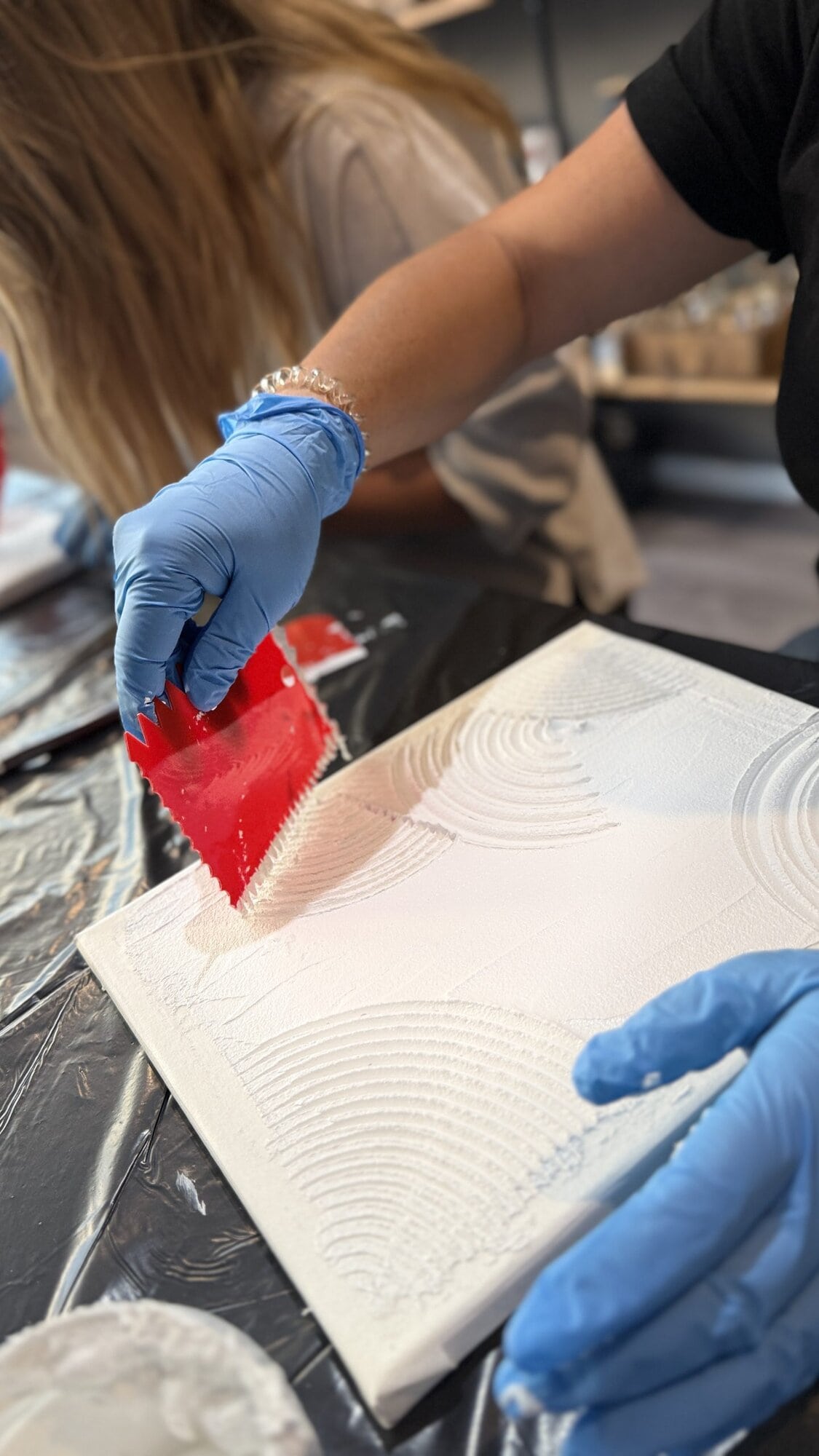 Strukturpaste Workshop Leinwand gestalten DIY Kreativtechnik Muster Düsseldorf