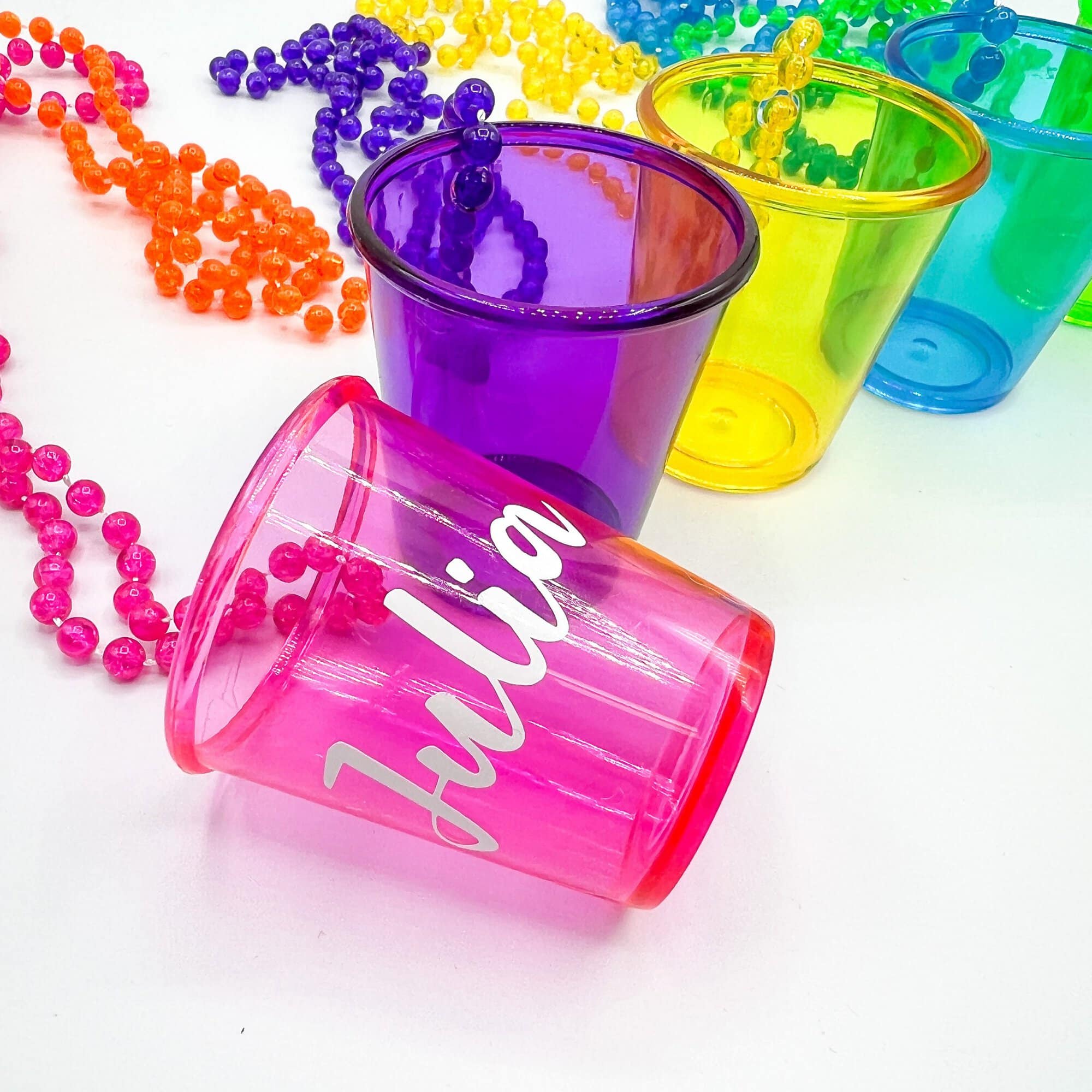 Personalisierter pinker Neonbecher mit Name Julia