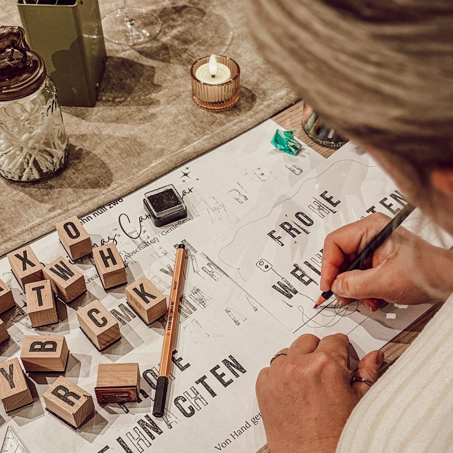 Selbst gestaltete Weihnachtskarten beim Weihnachtskarten-Workshop von zehn null zwo in Düsseldorf