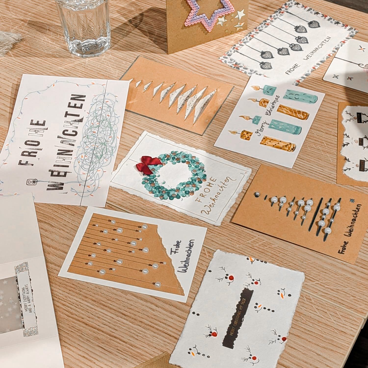 Selbst gestaltete Weihnachtskarten beim Weihnachtskarten-Workshop von zehn null zwo in Düsseldorf